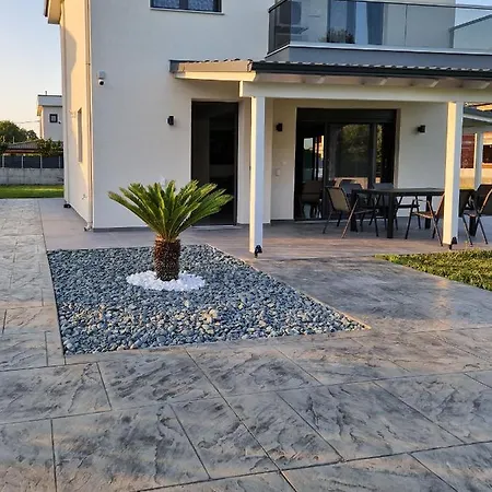 Sea Lux Villa *